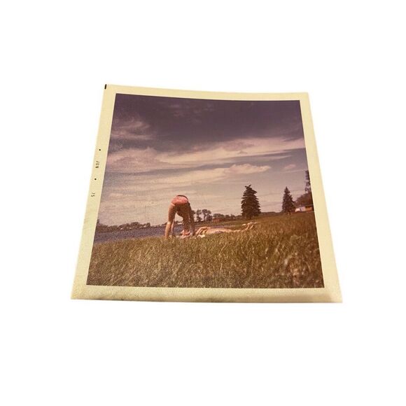 1975 Vintage Polaroid Photograph Picture Snapshot Photo Sunbathing Tanning - Picture 2 of 7